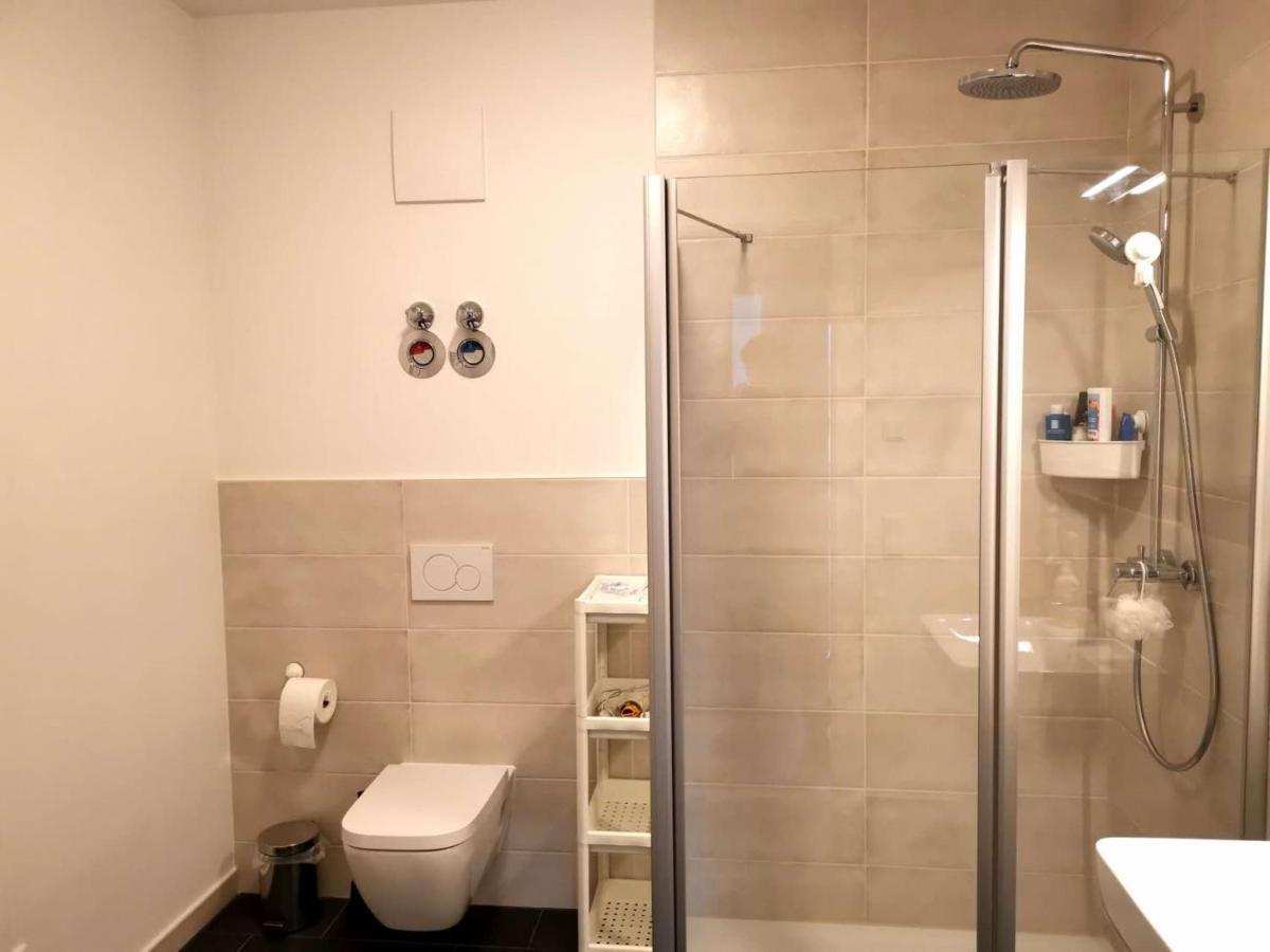 Gemuetliches Privatzimmer In Geraeumiger Gemeinschaftswohnung Dresda Exterior foto